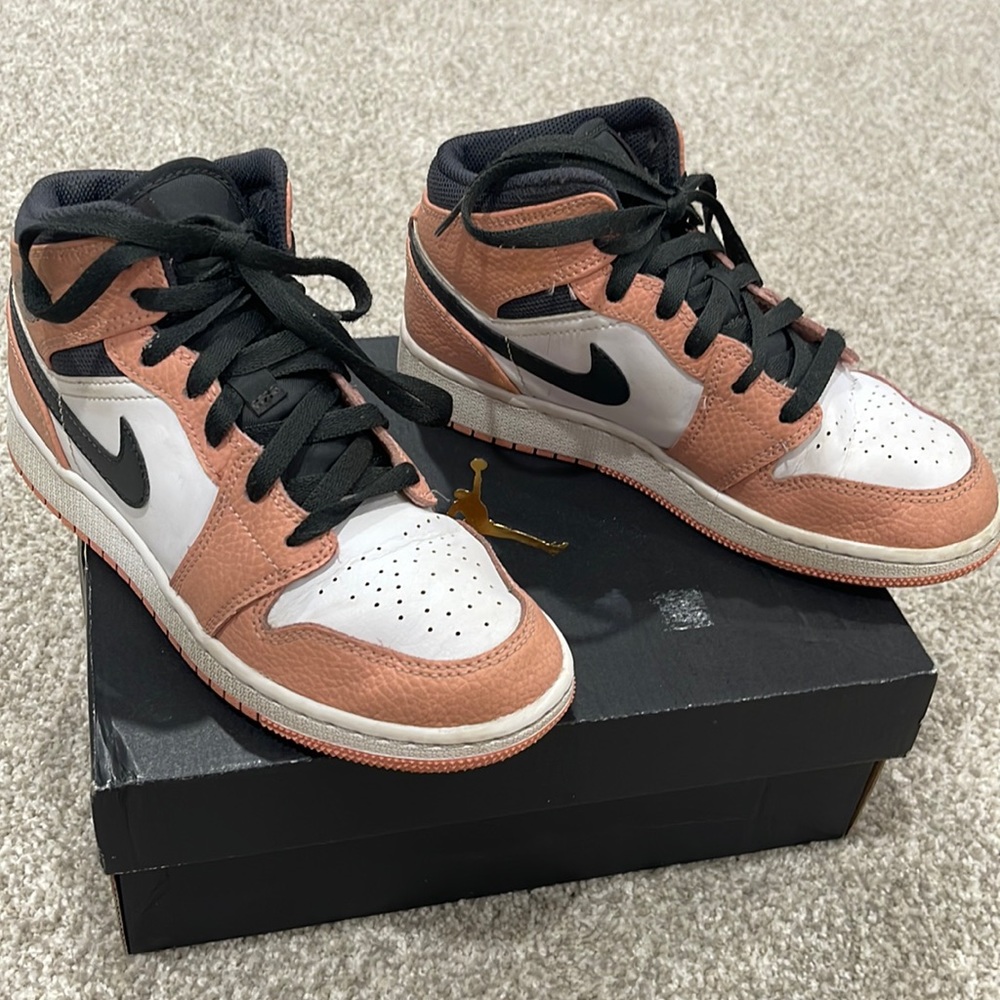Air Jordan 1 MID Sneakers Size 4Y . There are some sign of wear.